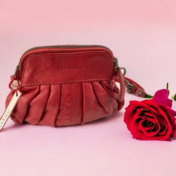 Max & Co Red
LEATHER CROSSBODY BAG - Picture 1 of 8